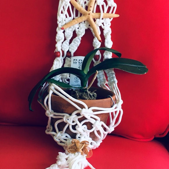 HAND CRAFTED WHITE MACRAME PLANT HANGER